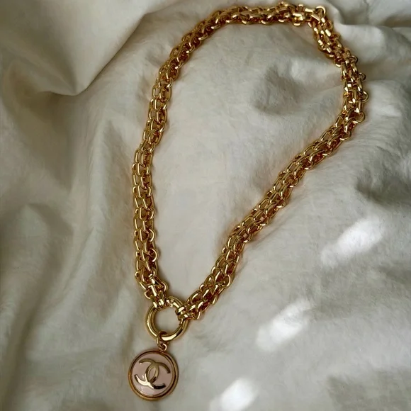 Pink Chanel pendant necklace - Picture 8 of 13
